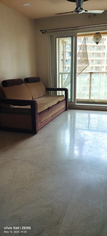 Room in 2 BHK Apartment at Dosti Group Imperia, Manpada – for Rent