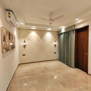 Room in 4 BHK Builder Floor at S S Southend, Sector 49 – for Sale