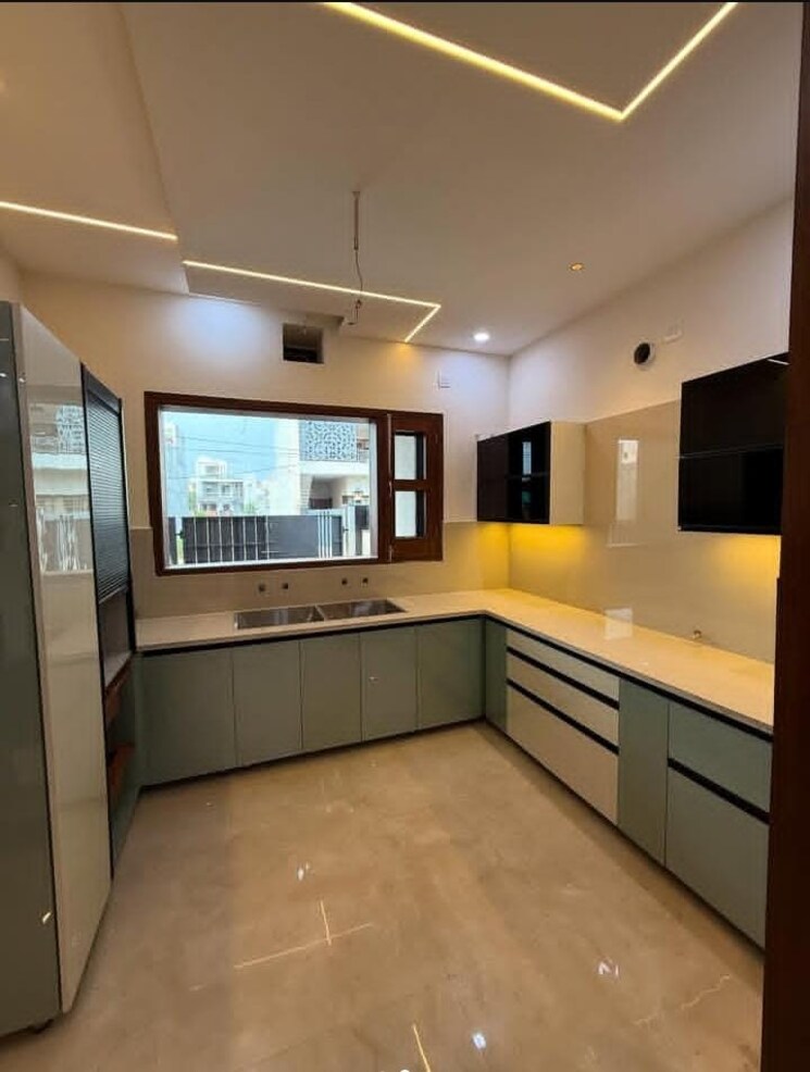 Room, sector 33 2 Bedroom 1800 Sq.Ft. Builder Floor In Sector 33 Faridabad 8853514