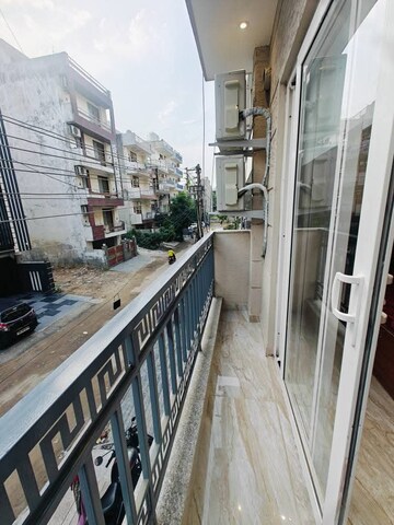 Balcony in 1 BHK Builder Floor at Ansal Sushant Lok I, Sector 43 – for Rent
