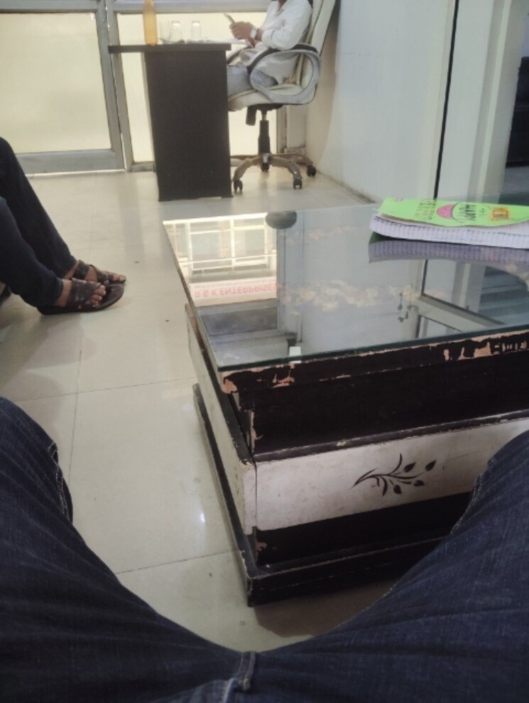 Team Area, one-mart-mall Commercial Shop 260 Sq.Ft. In Vasundhara Sector 6 Ghaziabad 8853547