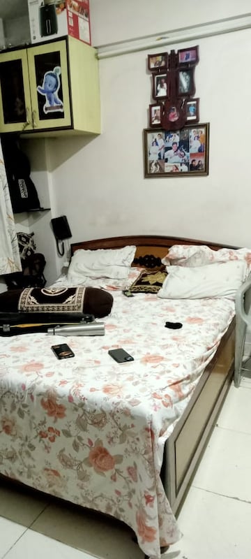 Bedroom in 2.5 BHK Apartment at Sapphire Heights, Kandivali East – for Sale