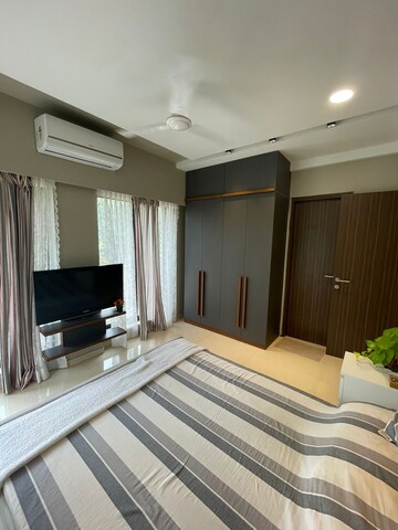Bedroom in 4 BHK Apartment at Kalpataru Woods Ville, Powai – for Sale
