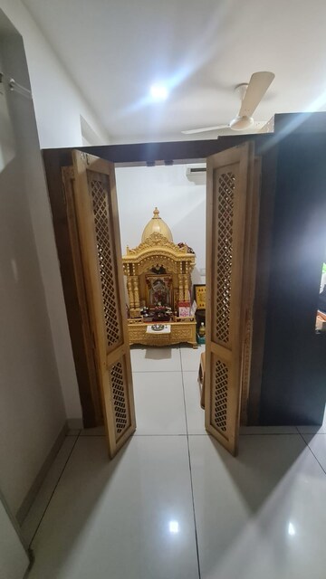  6 BHK Apartment at Makarba – for Rent