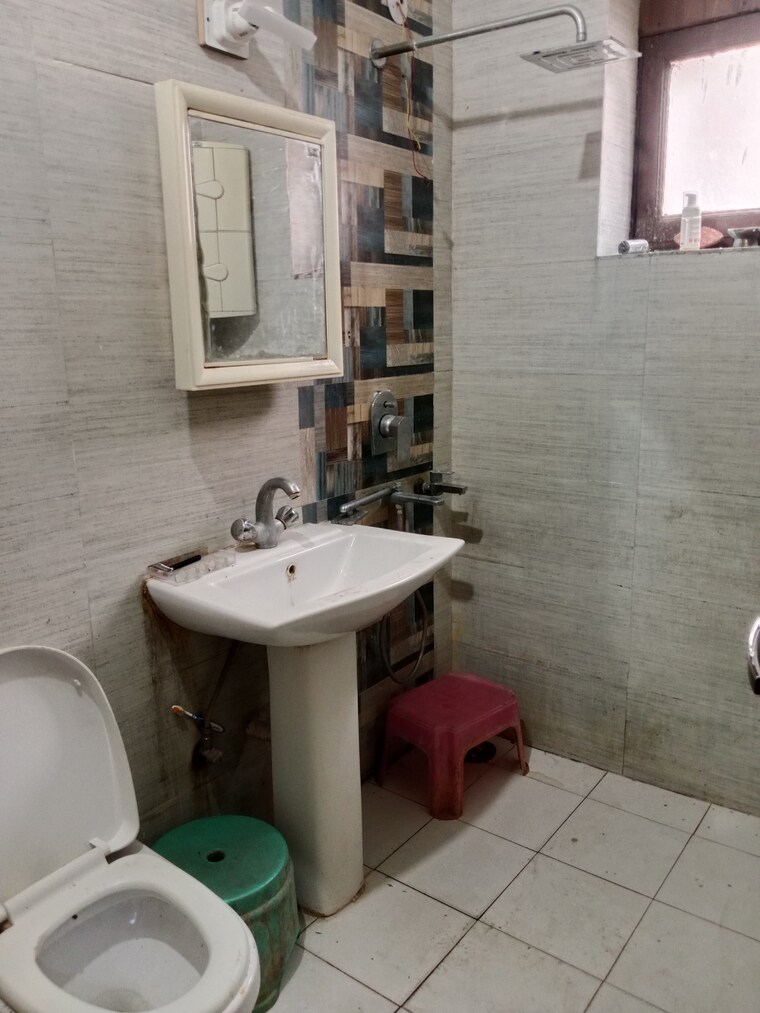 Bathroom, sector 35 3 Bedroom 1550 Sq.Ft. Builder Floor In Sector 35 Faridabad 8853640