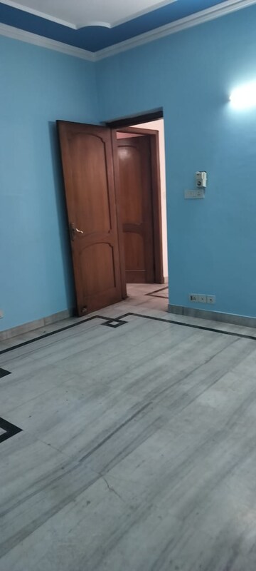 Room in 1 BHK Independent House at RWA Apartments Sector 19, Sector 19 – for Rent