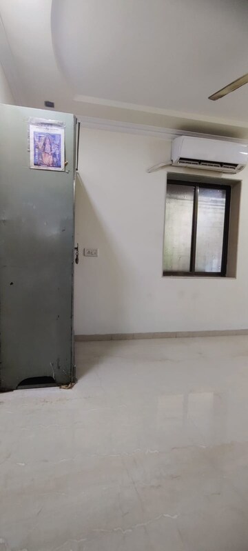 Room in 2 BHK Apartment at K Raheja Vihar, Powai – for Rent