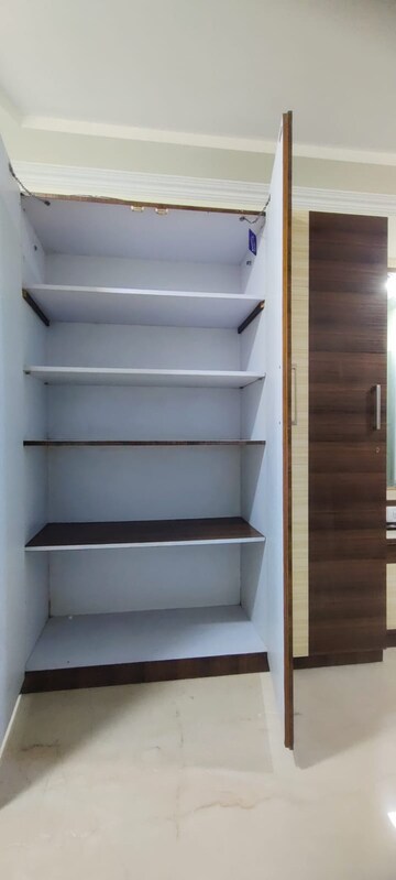 Furnished Amenities in 2 BHK Apartment at K Raheja Vihar, Powai – for Rent