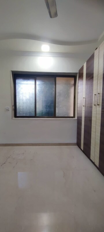Room in 2 BHK Apartment at K Raheja Vihar, Powai – for Rent