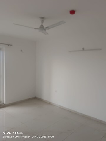 Room in 3.5 BHK Apartment at Rishita Manhattan, Gomti Nagar – for Rent