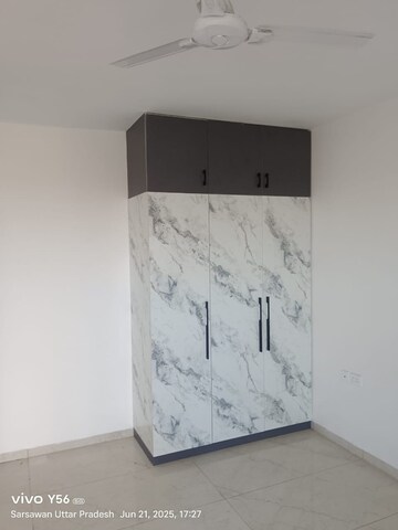 Room in 3.5 BHK Apartment at Rishita Manhattan, Gomti Nagar – for Rent