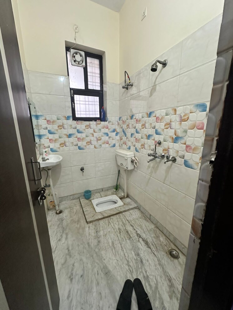 Bathroom, sector 23 2.5 Bedroom 1200 Sq.Ft. Villa In Sector 23 Gurgaon 8853824