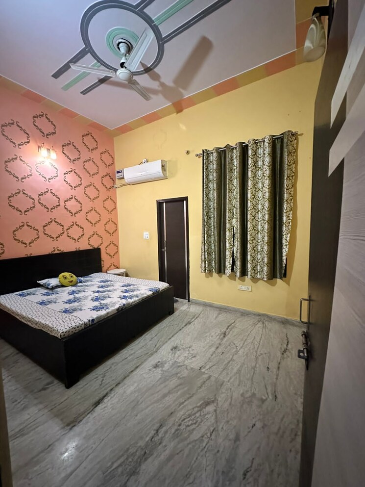 Bedroom, sector 23 2.5 Bedroom 1200 Sq.Ft. Villa In Sector 23 Gurgaon 8853824