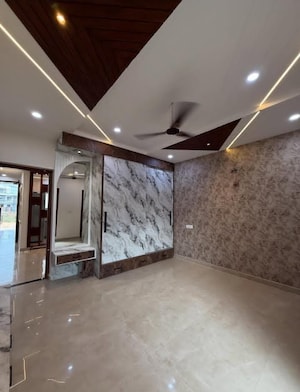 Room in 3.5 BHK Builder Floor at BPTP Floors, Sector 70 – for Sale