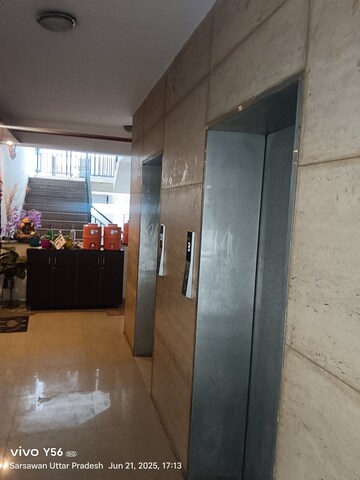 Parking in 3.5 BHK Apartment at Omaxe R2, Gomti Nagar – for Rent