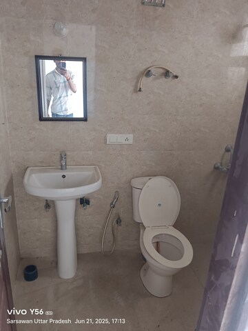 Bathroom in 3.5 BHK Apartment at Omaxe R2, Gomti Nagar – for Rent