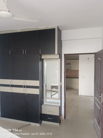 Furnished Amenities in 3.5 BHK Apartment at Omaxe R2, Gomti Nagar – for Rent