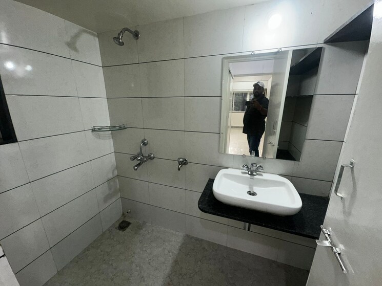 Bathroom, kalyani nagar 1 Bedroom 750 Sq.Ft. Apartment In Kalyani Nagar Pune 8853695