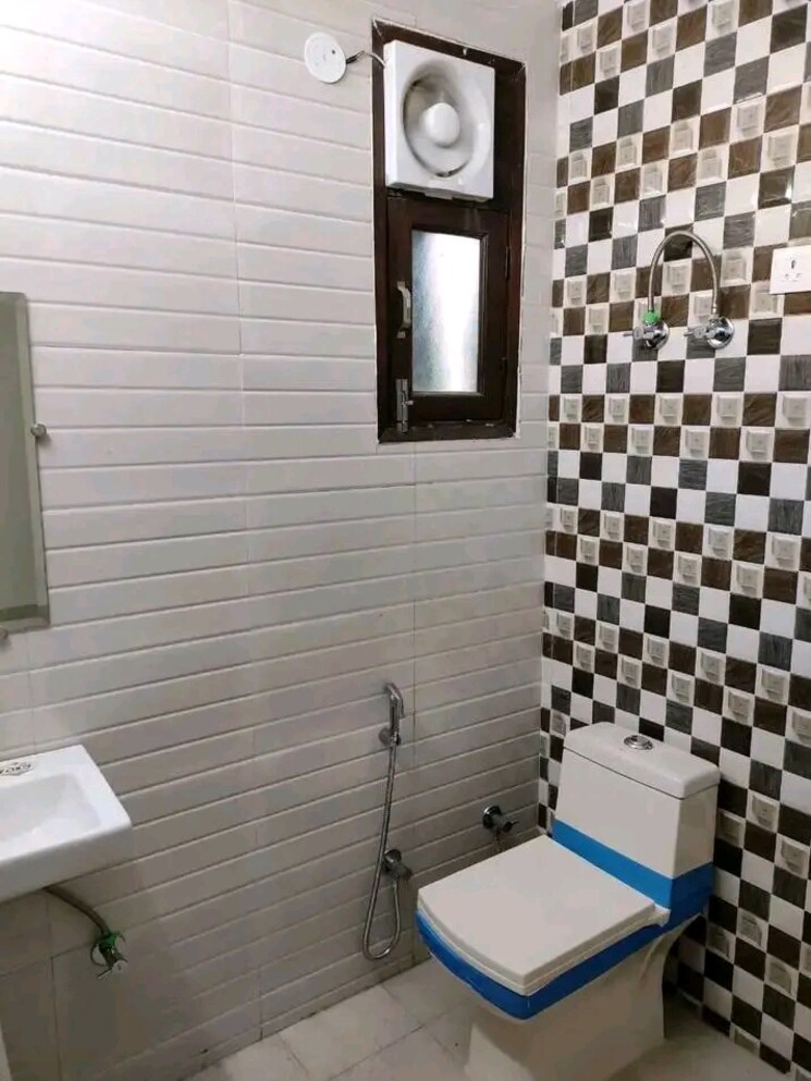Bathroom, saket 2 Bedroom 850 Sq.Ft. Builder Floor In Saket Delhi 8853756