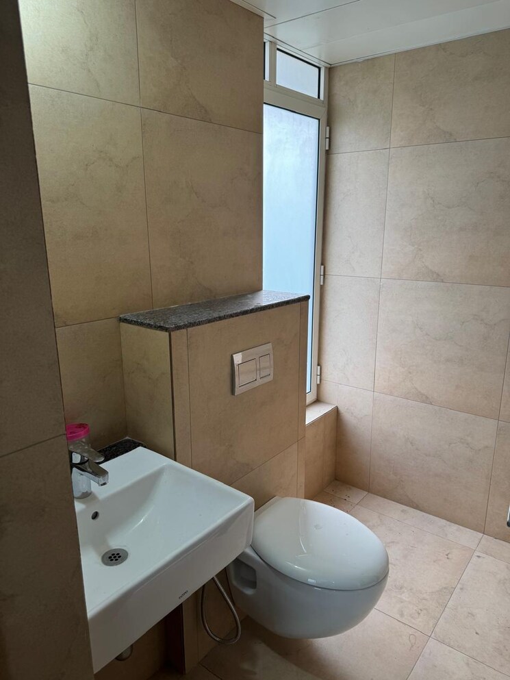 Attached Bathroom, shapoorji-pallonji-siennaa 2 Bedroom 721 Sq.Ft. Apartment In Kandivali East Mumbai 8853761