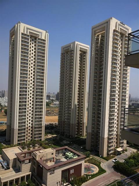 4 BHK + Servant Room Apartment For Sale in DLF Park Place