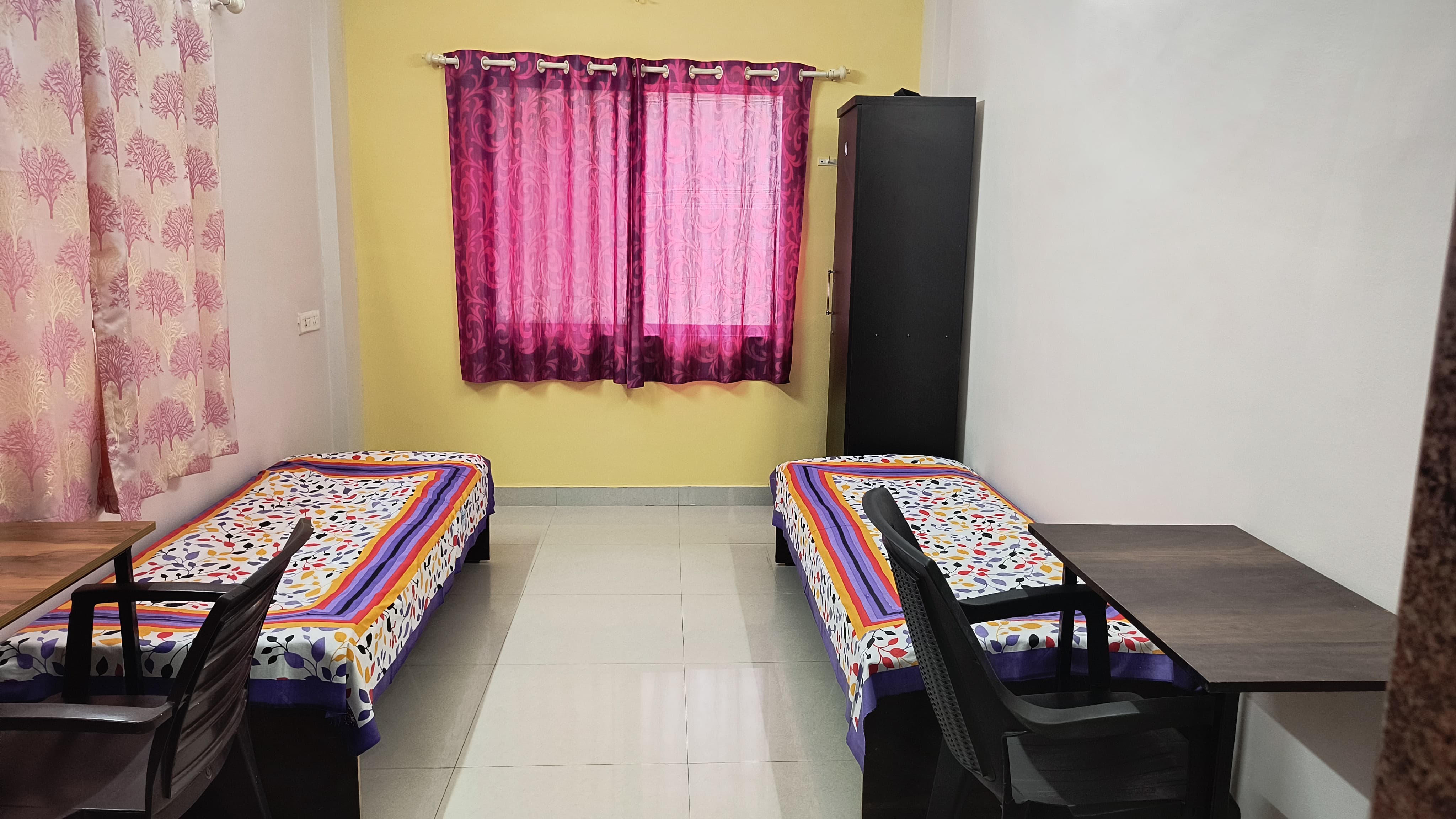 Pg For Rent in Royal Palm 