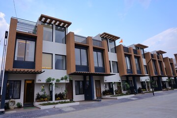3.5 BHK Independent House – Exterior View View at Ab Bypass Road - for Sale