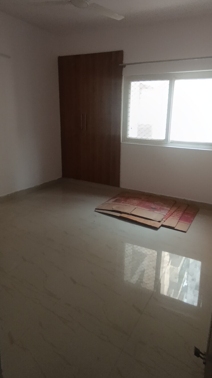 Room, nimbus-the-hyde-park 2 Bedroom 915 Sq.Ft. Apartment In Sector 78 Noida 8854032