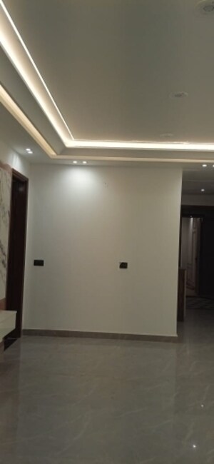 Room in 3 BHK Builder Floor at Igi Airport Area – for Sale