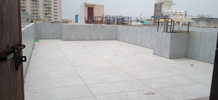 Balcony, igi airport area 3 Bedroom 1000 Sq.Ft. Builder Floor In Igi Airport Area Delhi 8854072
