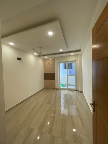 Room in 3.5 BHK Builder Floor at BPTP Parkland Pride, Sector 77 – for Sale