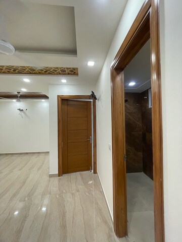  3.5 BHK Builder Floor at BPTP Parkland Pride, Sector 77 – for Sale