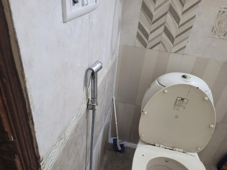 Bathroom, niho-hi-bird-scottish-garden 4 Bedroom 2170 Sq.Ft. Apartment In Ahinsa Khand 2 Ghaziabad 8854097