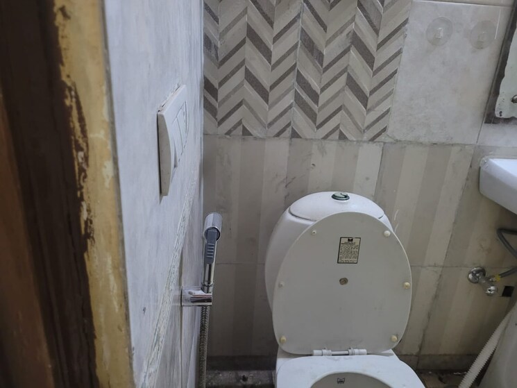Bathroom, niho-hi-bird-scottish-garden 4 Bedroom 2170 Sq.Ft. Apartment In Ahinsa Khand 2 Ghaziabad 8854097