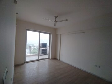 Room in 3 BHK Apartment at DLF Regal Gardens, Sector 90 – for Sale