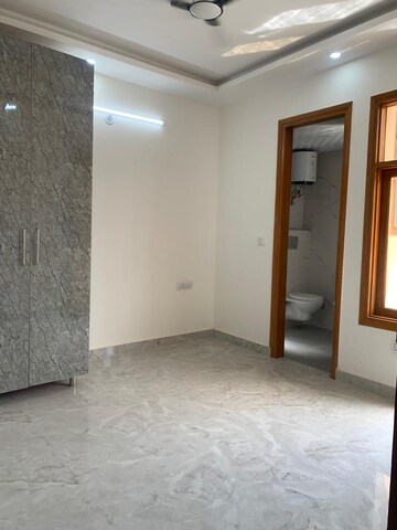 Room in 3 BHK Apartment at Saket – for Rent
