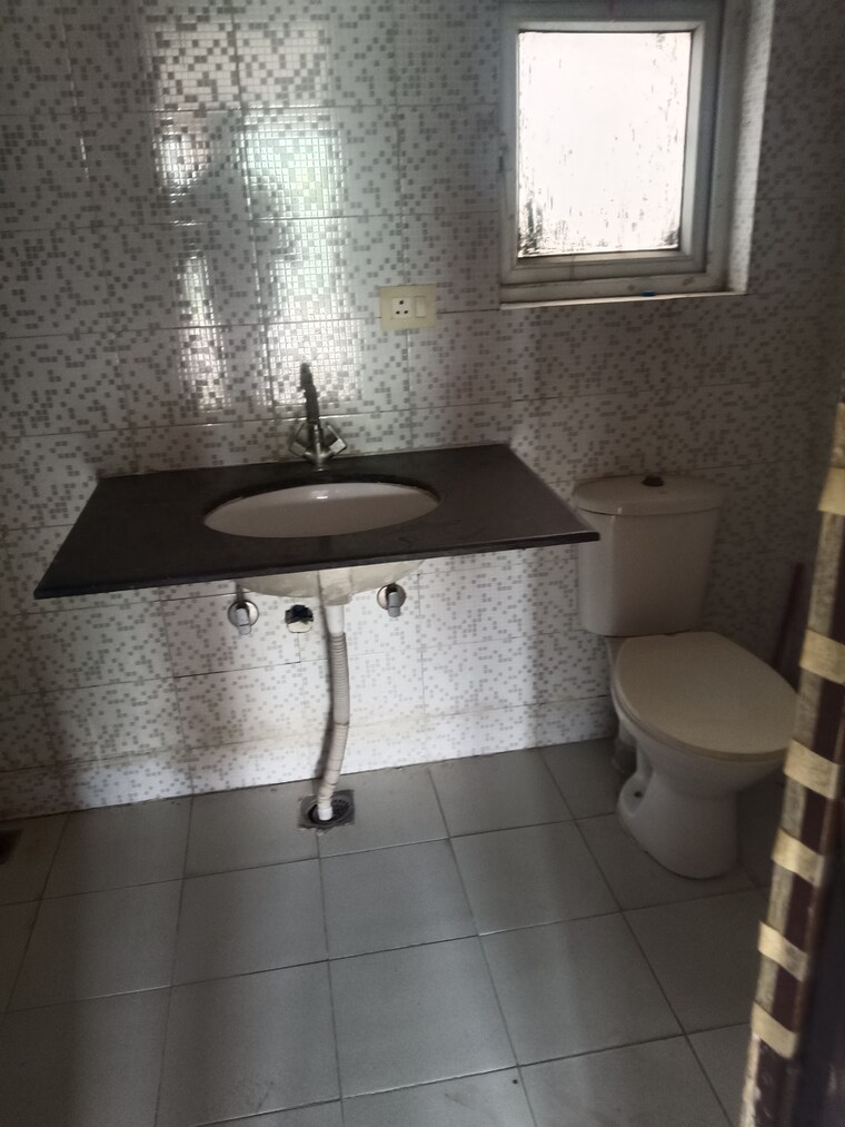 Bathroom, bptp-parklands-villa 4 Bedroom 225 Sq.Yd. Villa In Sector 88 Faridabad 8854116