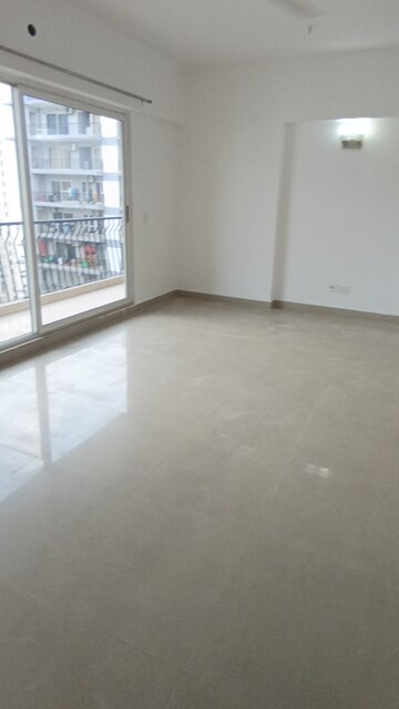Room in 3 BHK Apartment at Grihapravesh, Sector 77 – for Rent