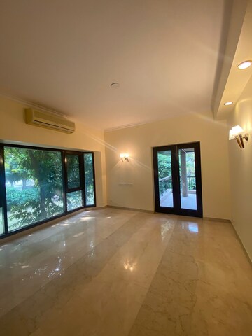 Room in 5 BHK Villa at West End Colony – for Rent