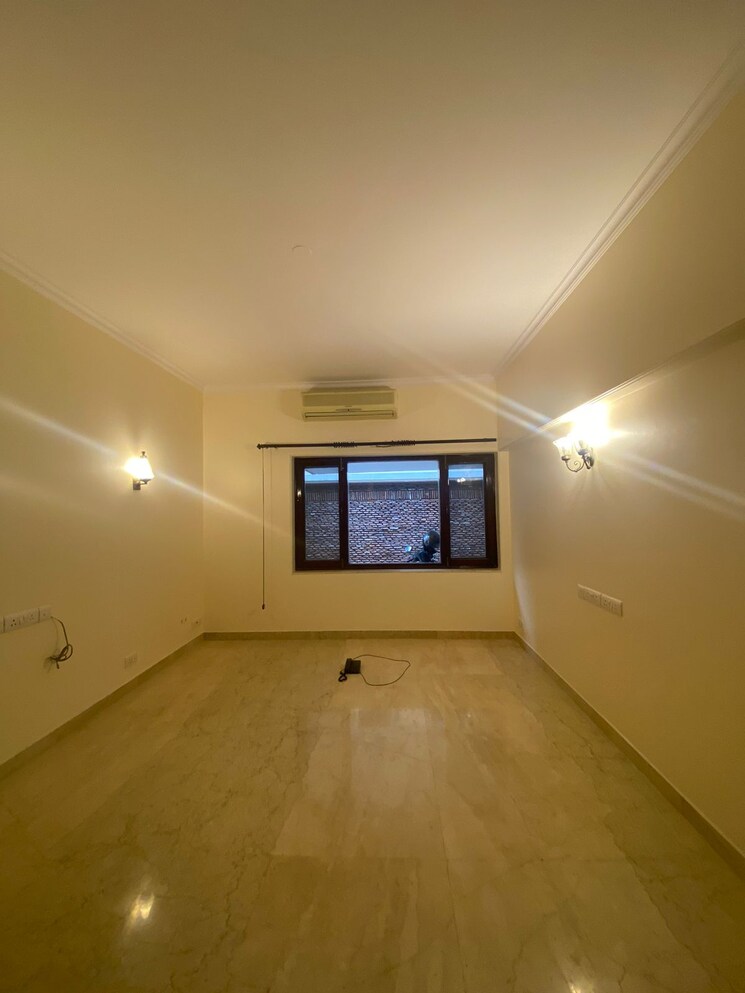 Room, west end colony 5 Bedroom 3600 Sq.Ft. Villa In West End Colony Delhi 8854151