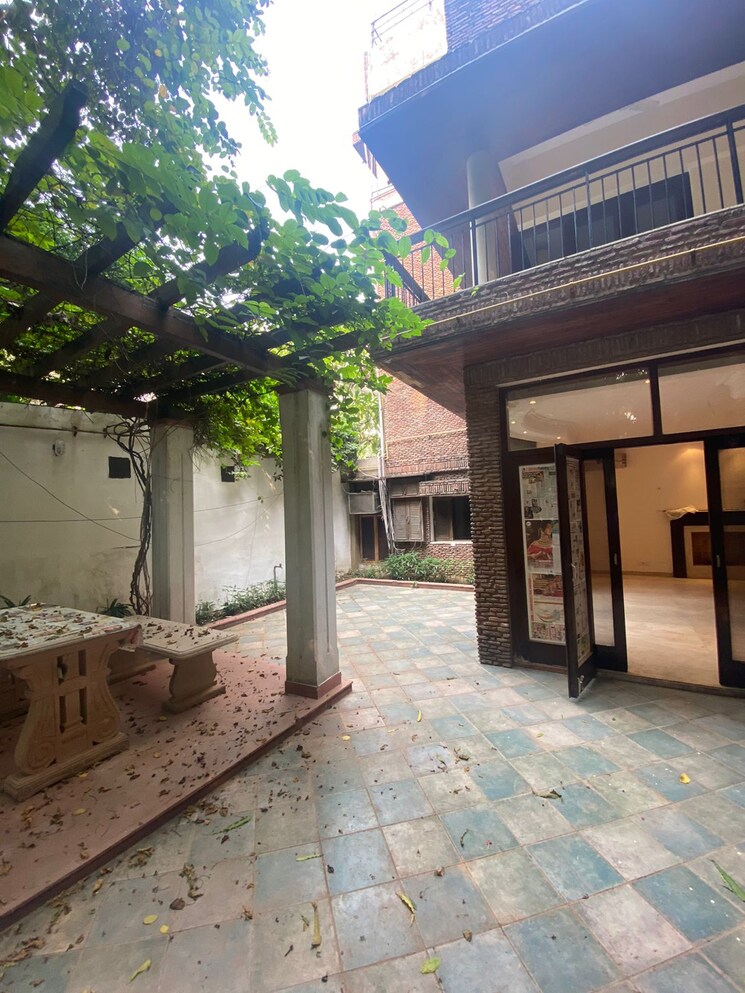 Exterior View, west end colony 5 Bedroom 3600 Sq.Ft. Villa In West End Colony Delhi 8854151