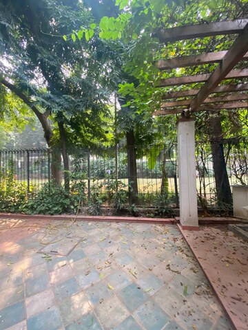 5 BHK Villa – Garden View at West End Colony - for Rent