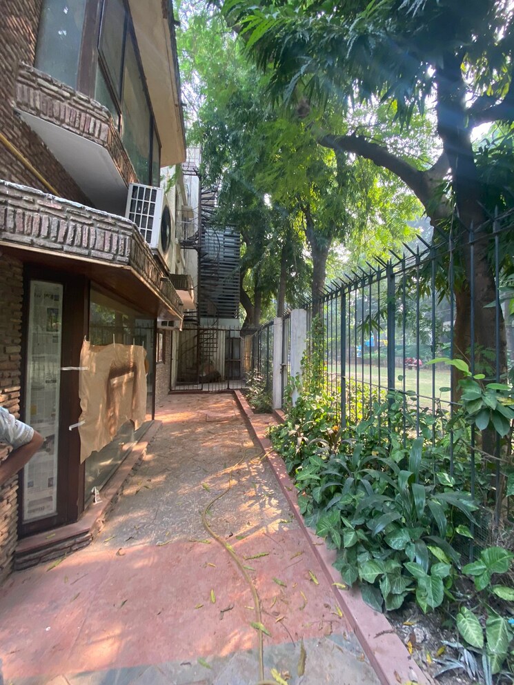 Exterior View, west end colony 5 Bedroom 3600 Sq.Ft. Villa In West End Colony Delhi 8854151