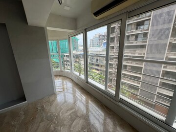 Balcony in 4 BHK Apartment at Santacruz West – for Rent