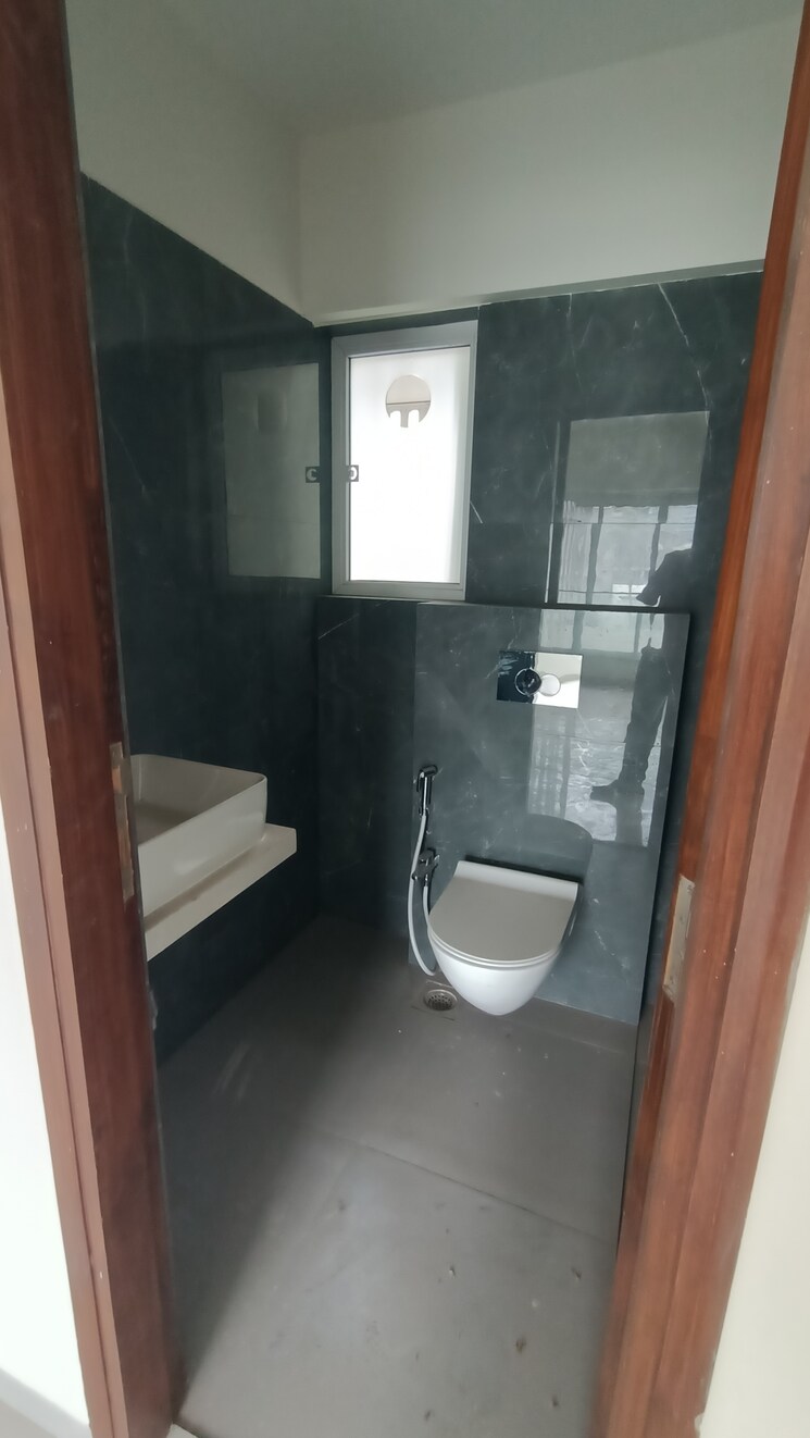 Bathroom, elegant-navratnamala-chs 2 Bedroom 746 Sq.Ft. Apartment In Santacruz East Mumbai 8854147