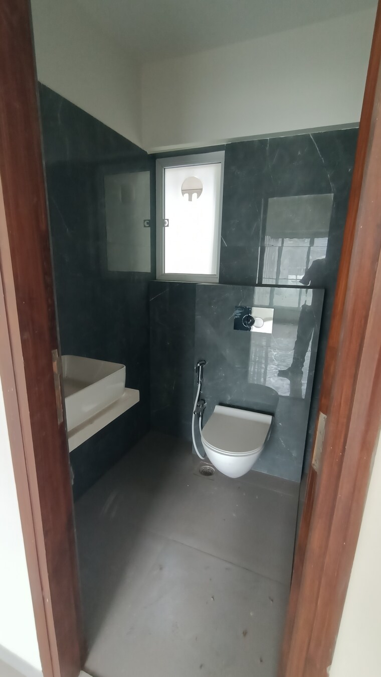 Bathroom, elegant-navratnamala-chs 2 Bedroom 746 Sq.Ft. Apartment In Santacruz East Mumbai 8854147