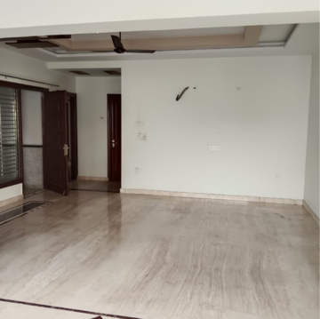 Room in 2 BHK Builder Floor at RWA Apartments Sector 108, Sector 108 – for Rent