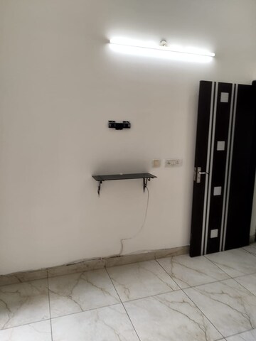 Room in 3 BHK Builder Floor at Vipul World Floors, Sector 48 – for Rent
