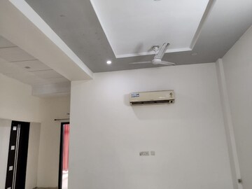 Furnished Amenities in 3 BHK Builder Floor at Vipul World Floors, Sector 48 – for Rent