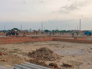  Plot For Sale in Gosainganj